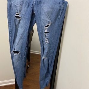 Skinny jeans with fishnet holes